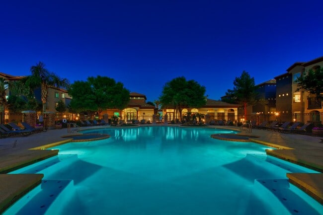 The Villas At Camelback Crossing