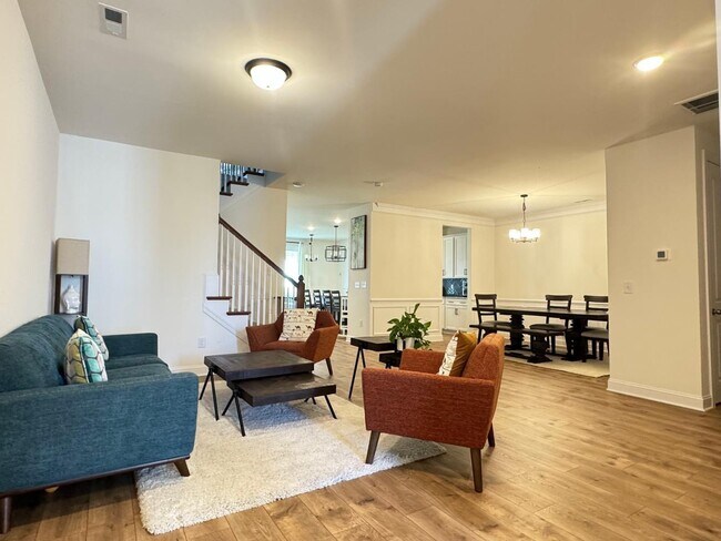 Photo - Spacious Luxury 3 Bedroom Townhome for Rent - Great Amenities