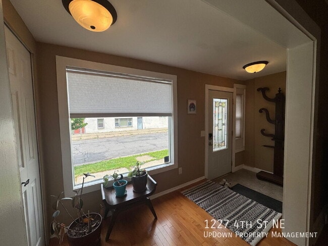 Photo - 1227 4th St NE