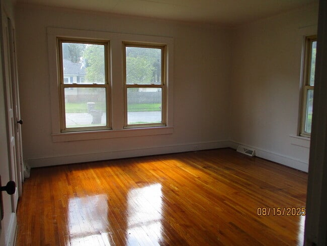 Photo - 809 W C St