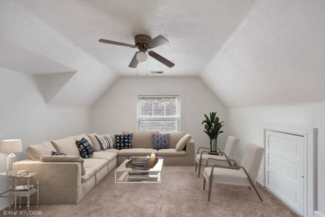 Photo - 1747 W Newport Ave Unit 3