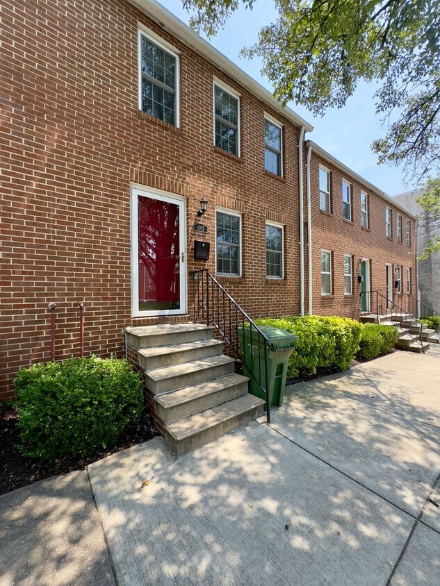 Charming 3Bed/1Bath Family Townhome in Old... - Charming 3Bed/1Bath Family Townhome in Old...