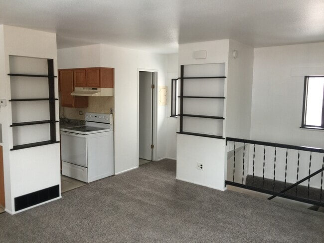 Building Photo - 2604 Tremont St Rental