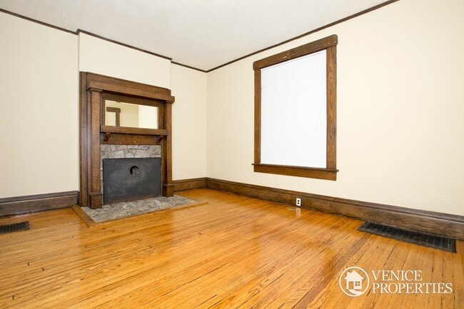 Photo - 170 E Oakland Ave