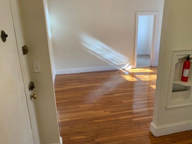 Photo - Charming, Sunny High Floor Flat Renovated kitchen Dishwasher, Very spacious, Ht Hw Inc NO FEE