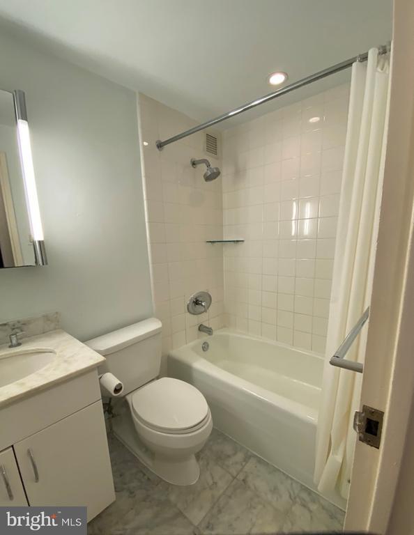 Photo - 219 S 18th St Unidad 1003