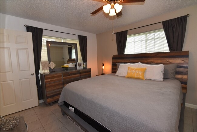 Building Photo - 10555 Turtlewood Ct Unit True