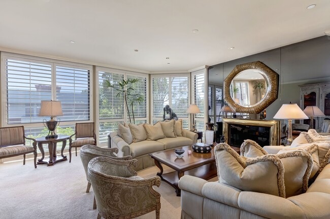 Photo - 300 N Swall Dr