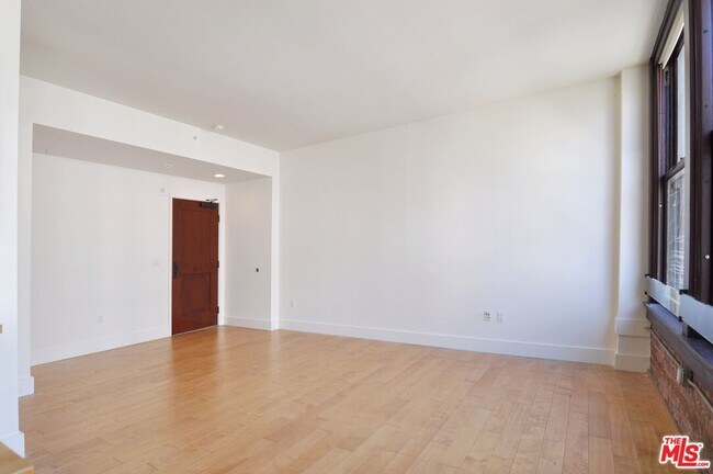 Photo - 460 S Spring St Unidad 701
