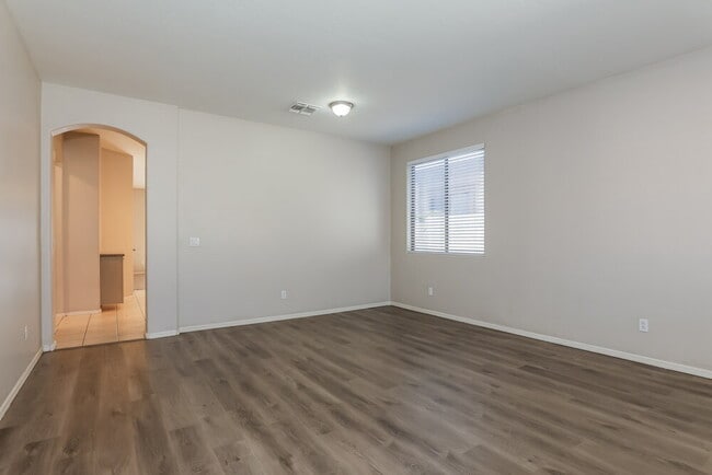 Photo - 2427 E Glass Ln