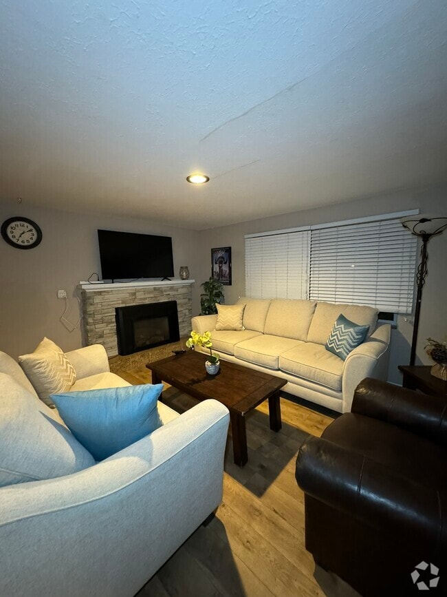 Building Photo - 3104 W Wellesley Ave Rental