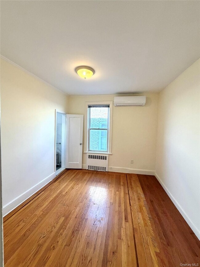 Photo - 30-06 85th St Unidad 2nd Fl