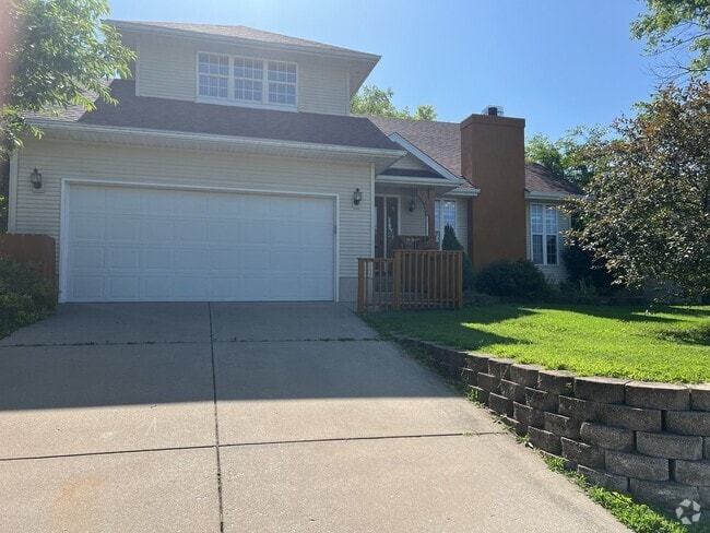 Building Photo - 4 Bedroom Home in SE Springfield!