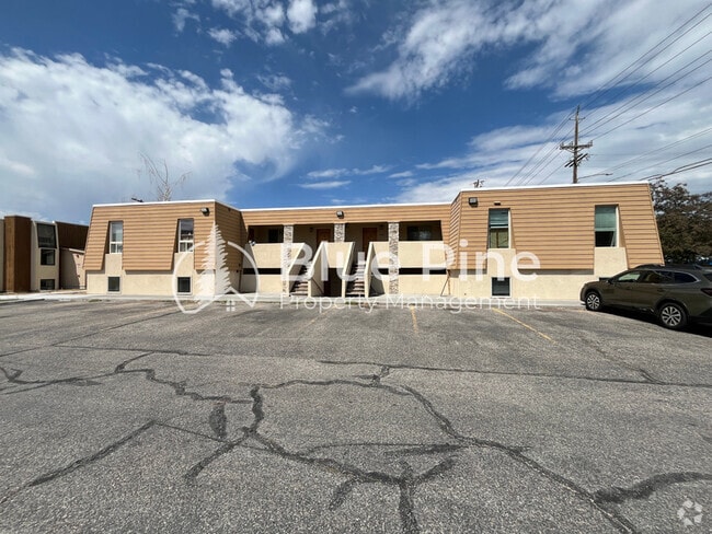 Building Photo - 1420-1420 E 17th St Rental