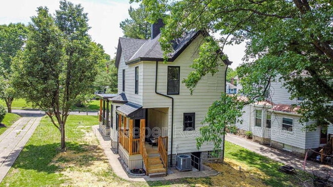 Photo - 3020 Daytona Ave