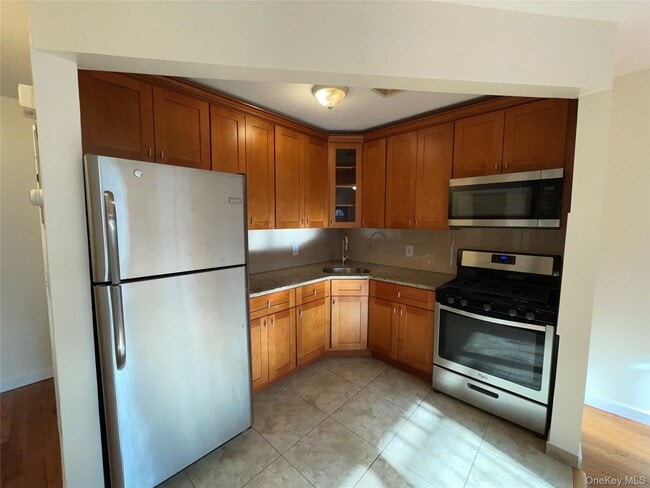 Photo - 1031 Halsey St