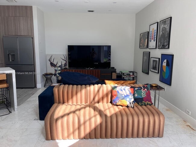 Photo - 3070 Allamanda St