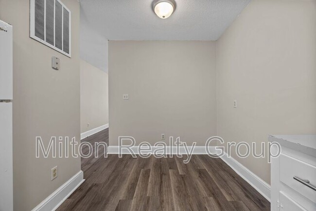 Photo - 204 McNeil St