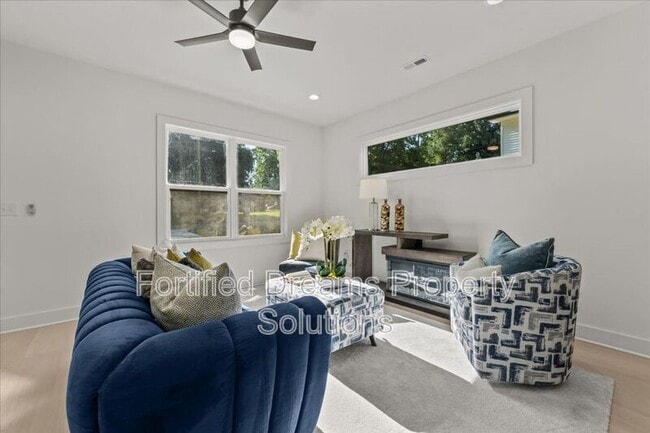 Photo - 210 S Carter St