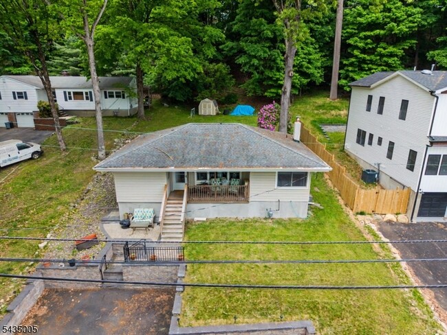 Building Photo - 14 Valley View Dr