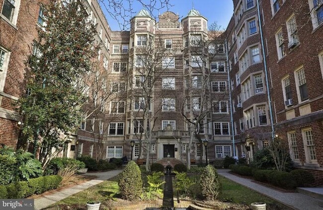 Building Photo - 4637 Pine St Unit D311 Rental