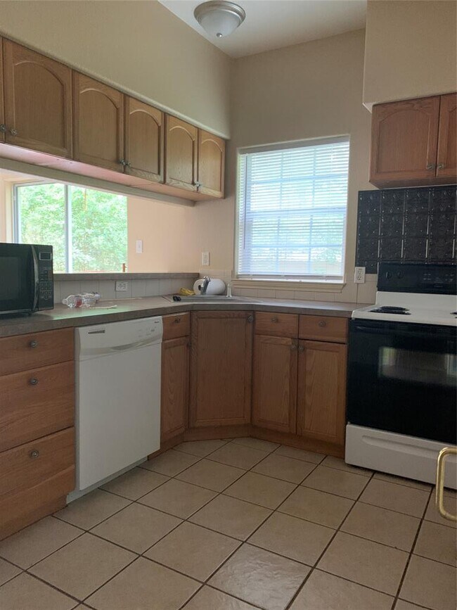 Photo - 137 N Kanaio Dr