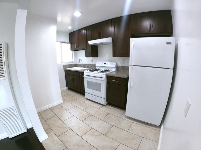 408 Kitchen - El Cerrito Apartments