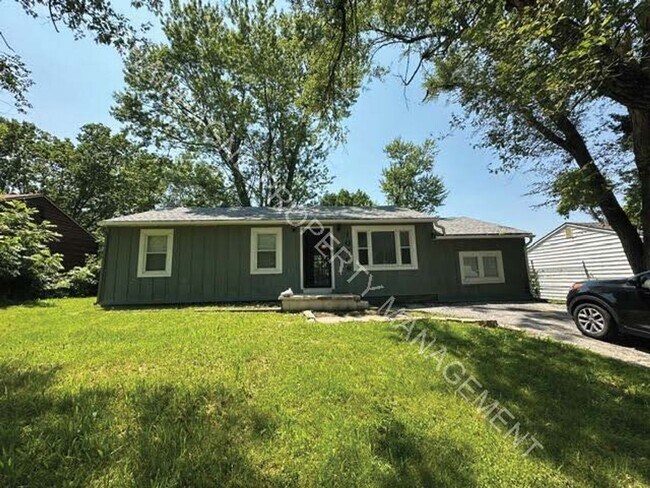 Home in Ruskin Heights - Home in Ruskin Heights