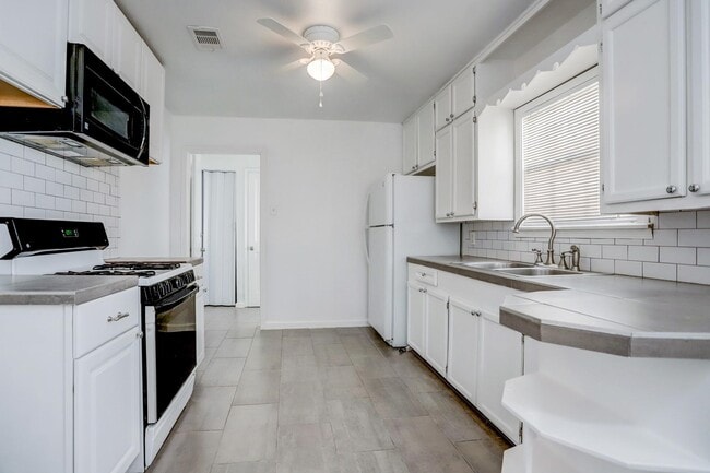 Photo - 3446 Blodgett St