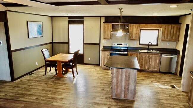 Photo - 17310 State Hwy 95