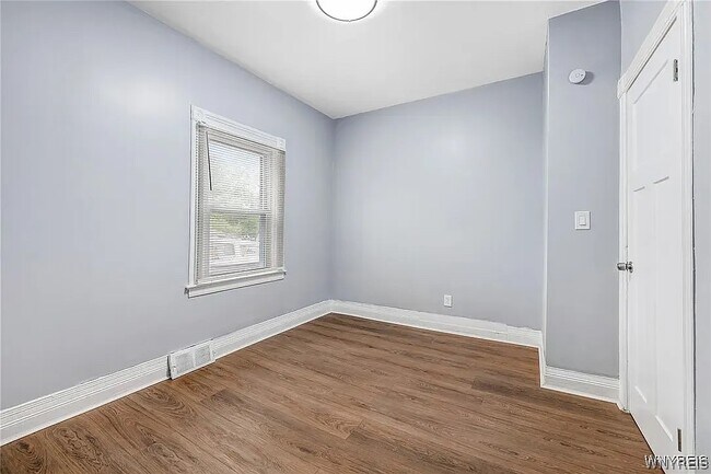 Photo - 405 W Ferry St