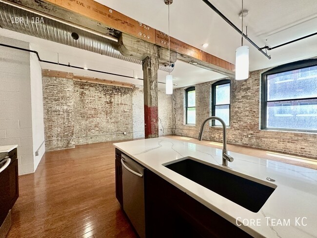 1 Bedroom Westbottoms Loft - 1 Bedroom Westbottoms Loft Unit 301