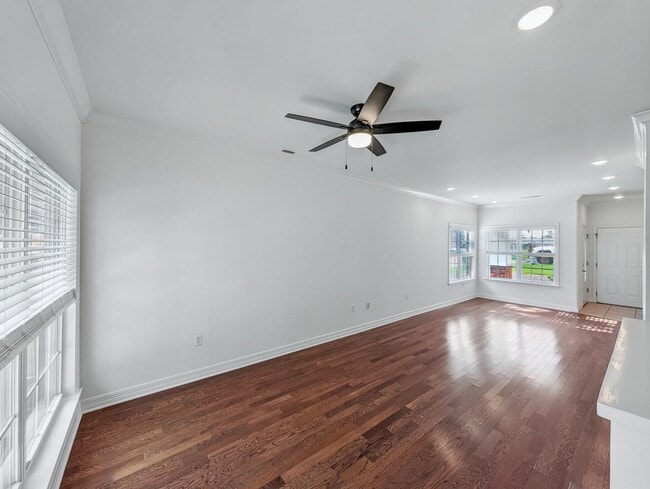 Photo - 904 Dixson St