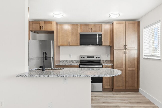 Building Photo - Tower Grove East - Updated 1 Bedroom Unit 101