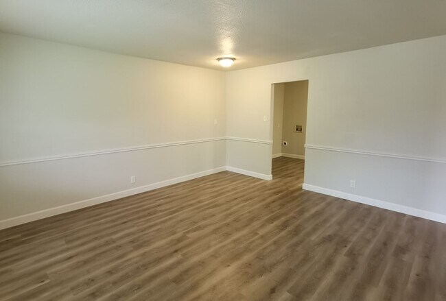 Photo - 4 Bedroom 2 bath in Valley High