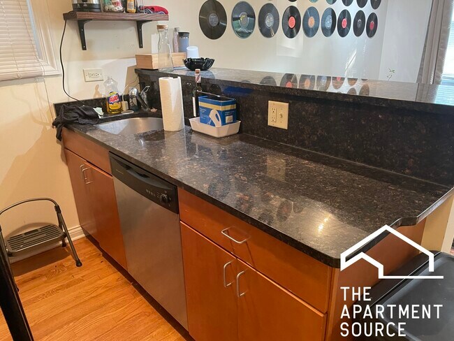 Photo - 1738 W Altgeld St Unidad 1F