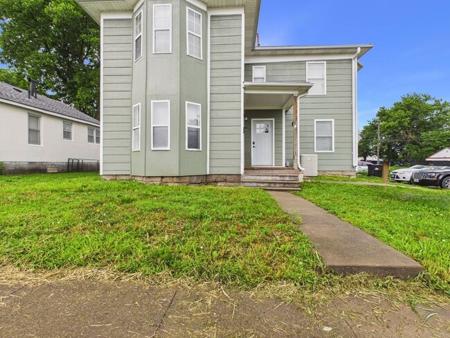 Photo - 323 Jackson St