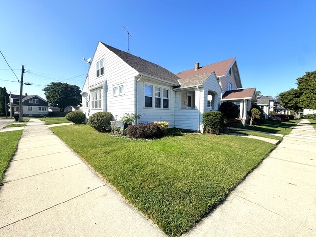 Photo - 1838 Holmes Ave