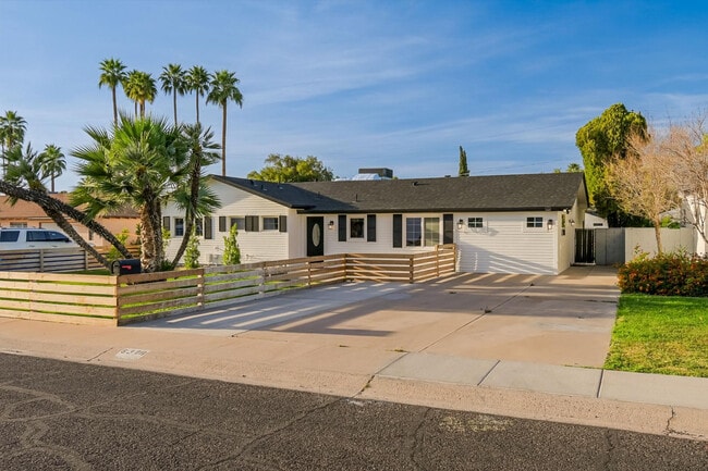 Photo - 5328 E Pinchot Ave