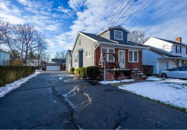 Building Photo - 1592 Biltmore Rd