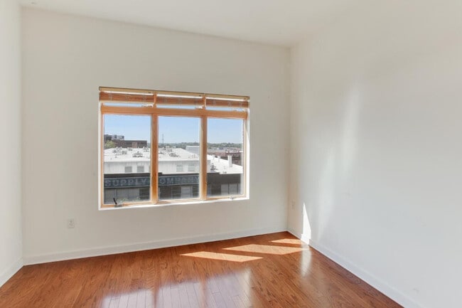 Photo - 333 Nelson St SW Unit 436