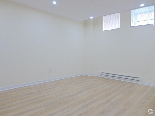 Building Photo - 458 Park Dr Rental