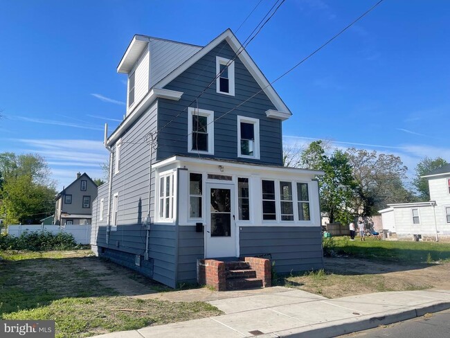 Photo - 119 W Washington St House