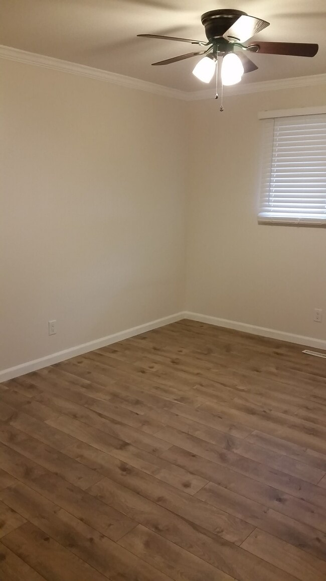 Photo - 1323 Essex Dr