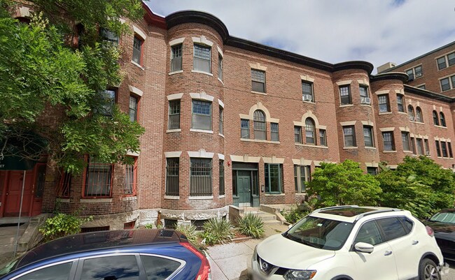 Building Photo - 533 Newbury St Unit B Rental