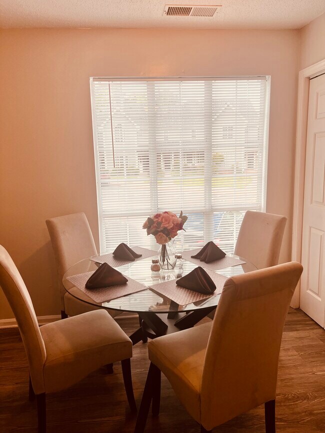 2817 Iron Gate Ln Townhome Townhome Rental in Charlotte NC