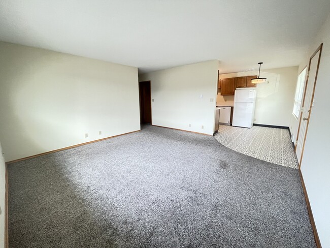 Living Room - 530 Burnett Ave N Apartments