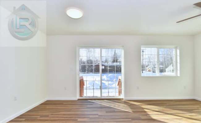 Photo - 330 Park Way