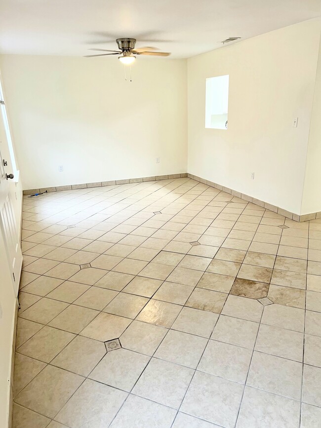 Photo - 123 Hunt Club Ct