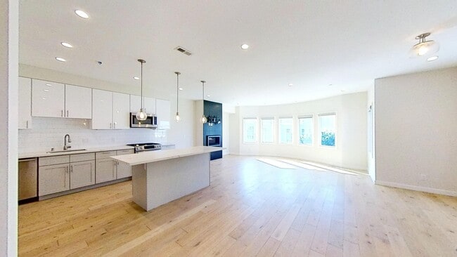 Building Photo - 6635 3rd St Unit 201